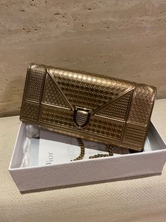 (Category: ) located in . Submitted by emeraldluxe (Listing ID 1051563028, Image 1). Description: .