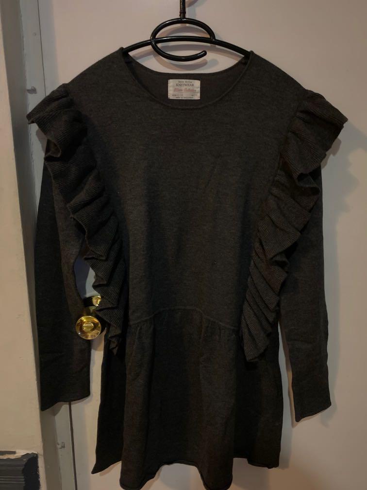 Grey Dress/Long top Zara (Category: Blouses) located in Makati City. Submitted by auti09 (Listing ID 1051534670, Image 1). Description: If adult can be a long top If teen can be dress The whole dress/sweater is 28 inches length Size Medium .