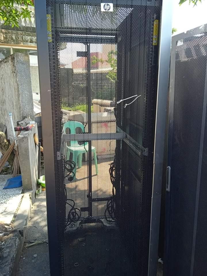 HP Server Rack (Category: Computer Parts) located in Pasay City. Submitted by katelheen (Listing ID 1051471552, Image 1). Description: 36U.