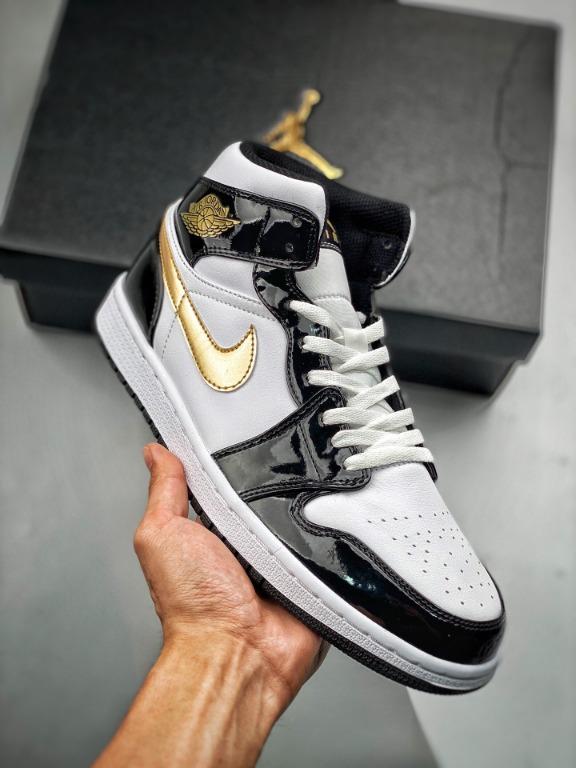 black and gold nike jordans