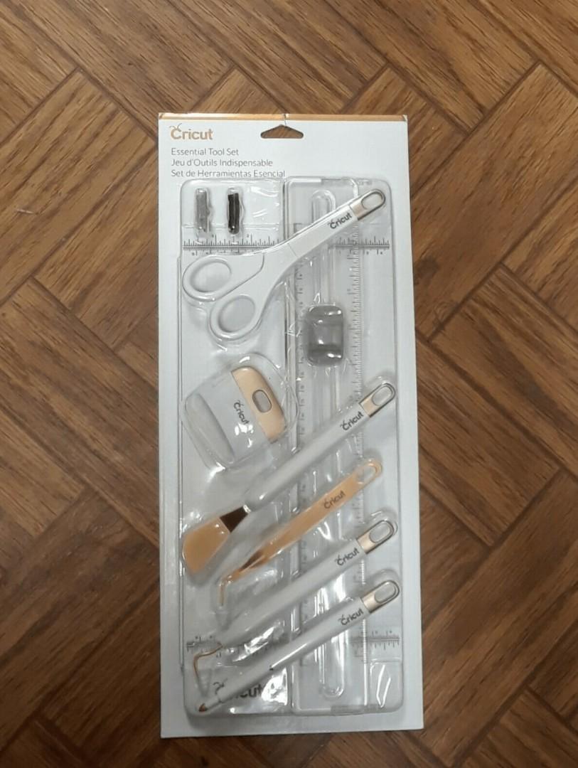 Cricut Essential Tool Set 13