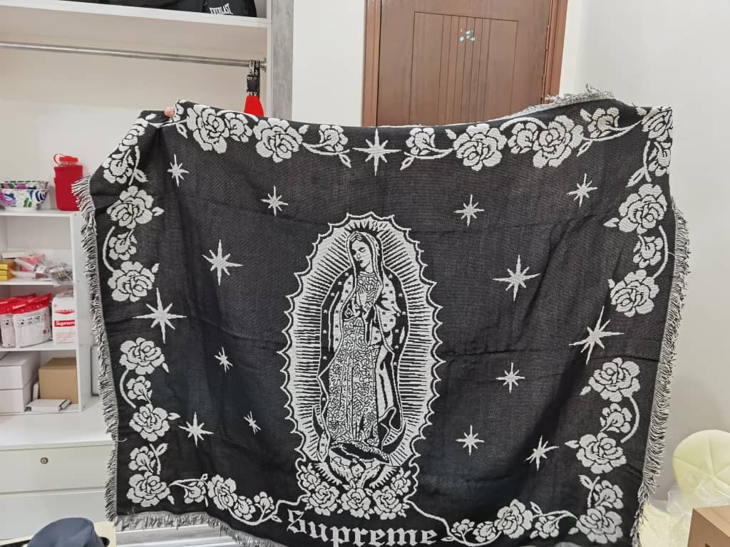 Ready Stock FW18 Supreme Virgin Mary Blanket