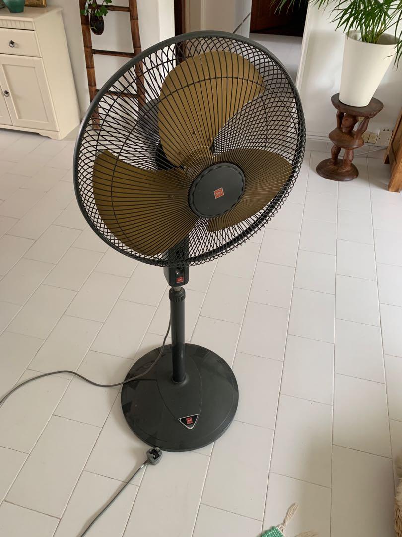 Standing fan 3 speeds and auto rotate, Furniture & Home Living