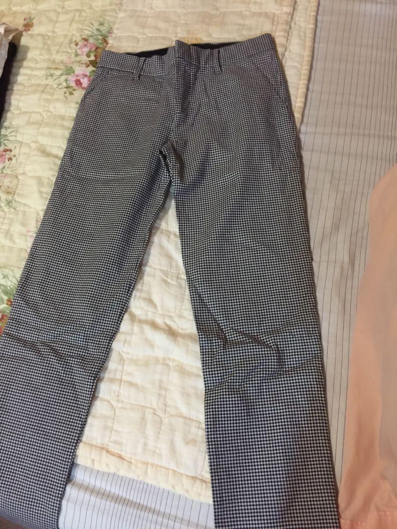 Uniqlo trouser (Category: Other Bottoms) located in Tanjay. Submitted by frb79 (Listing ID 1051506099, Image 1). Description: Preloved Uniqlo trouser In good condition.