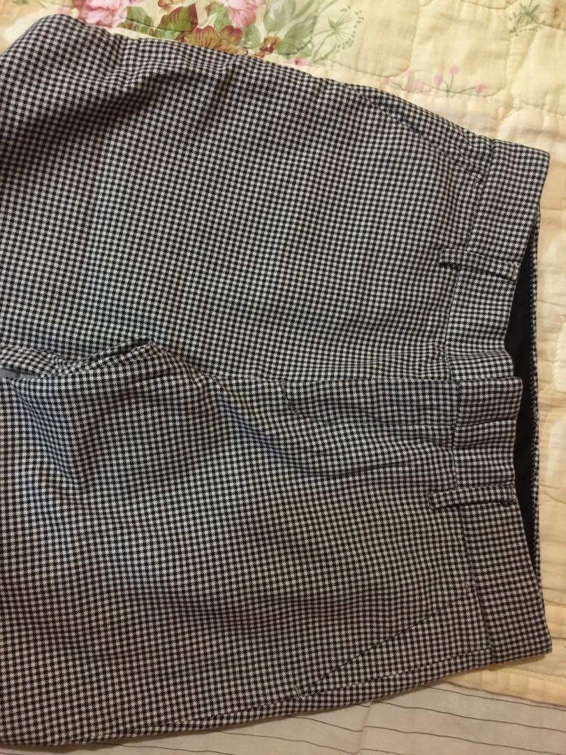 Uniqlo trouser (Category: Other Bottoms) located in Tanjay. Submitted by frb79 (Listing ID 1051506099, Image 3). Description: Preloved Uniqlo trouser In good condition.