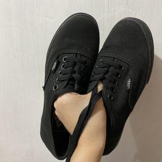 ladies black vans size 6