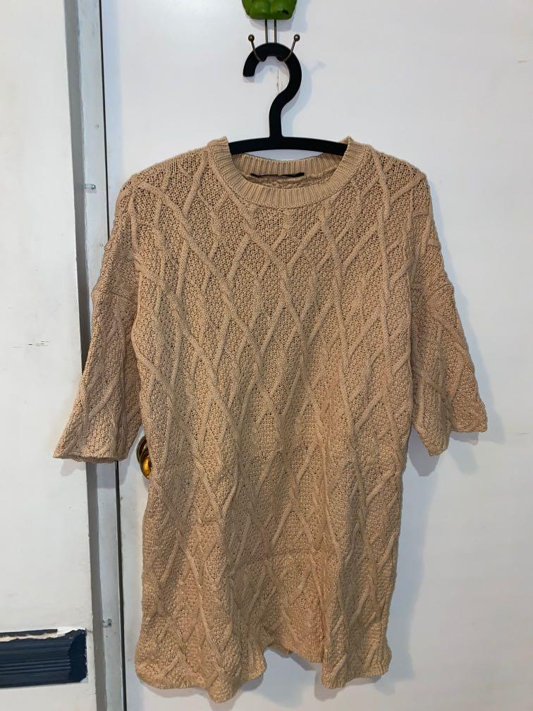 ZARA Knit Long Top/Dress (Category: Blouses) located in Makati City. Submitted by auti09 (Listing ID 1051535246, Image 3). Description: Thick cable knit Nude color Use it as a dress with leggings Length is 29 inches .