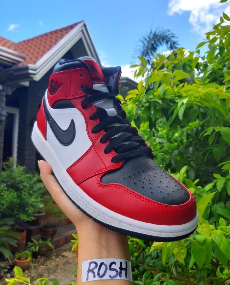 Air Jordan 1 Mid 'Chicago Toe' Size 8.5 