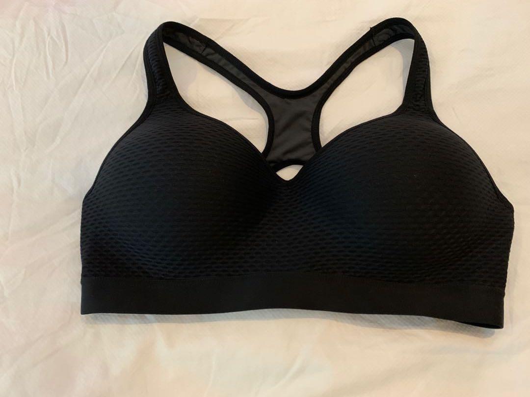 Brand new H&M molded cup black sports bra, Men's Fashion, Activewear on  Carousell