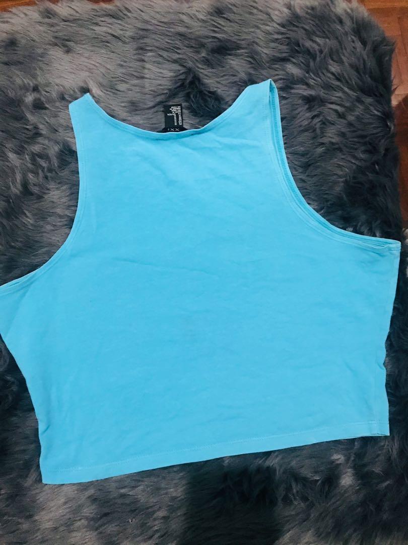 Crop top (Category: Sleeveless) located in Las Pinas. Submitted by irisb17 (Listing ID 1051759423, Image 1). Description: Cropped top .