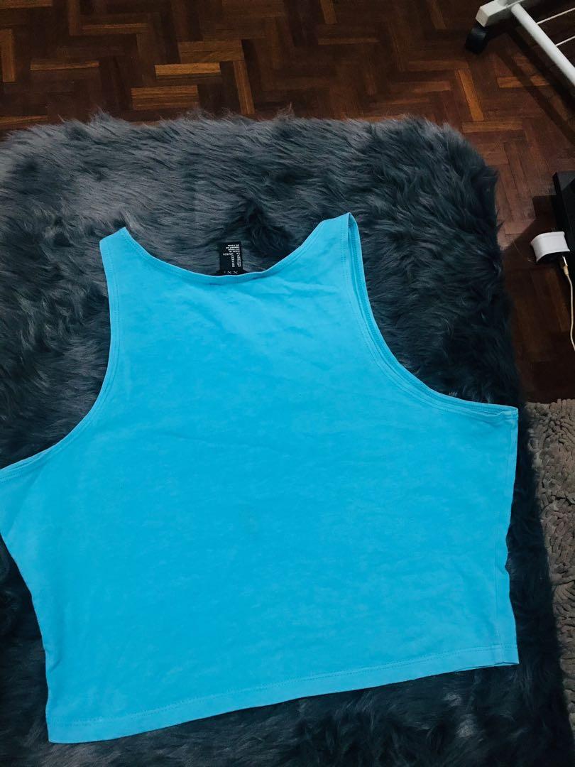 Crop top (Category: Sleeveless) located in Las Pinas. Submitted by irisb17 (Listing ID 1051759423, Image 2). Description: Cropped top .