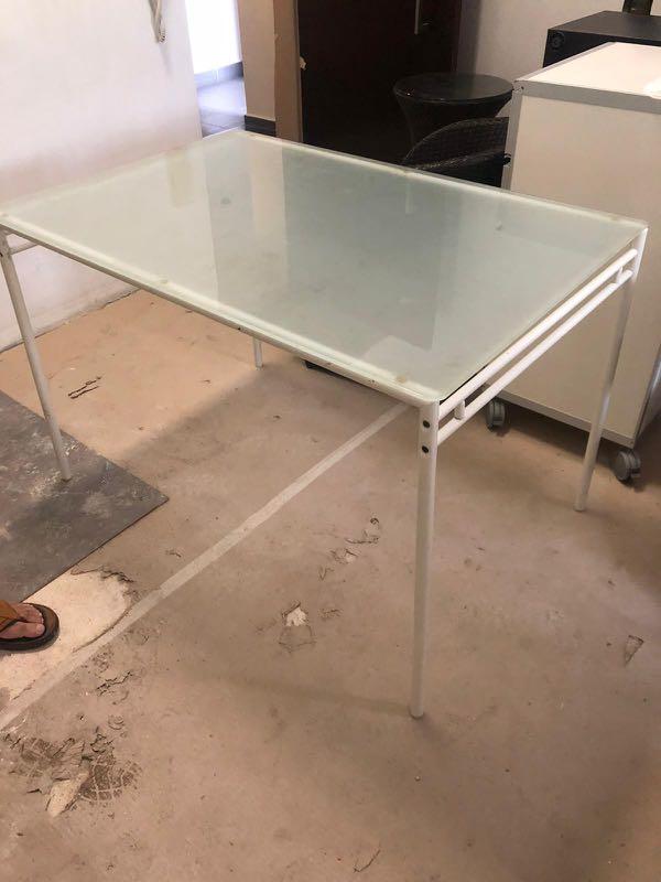 Dining Table (Category: Tables & Sets) located in Singapore. Submitted by sowfatt (Listing ID 1051745434, Image 1). Description: Good condition Cash & Carry .