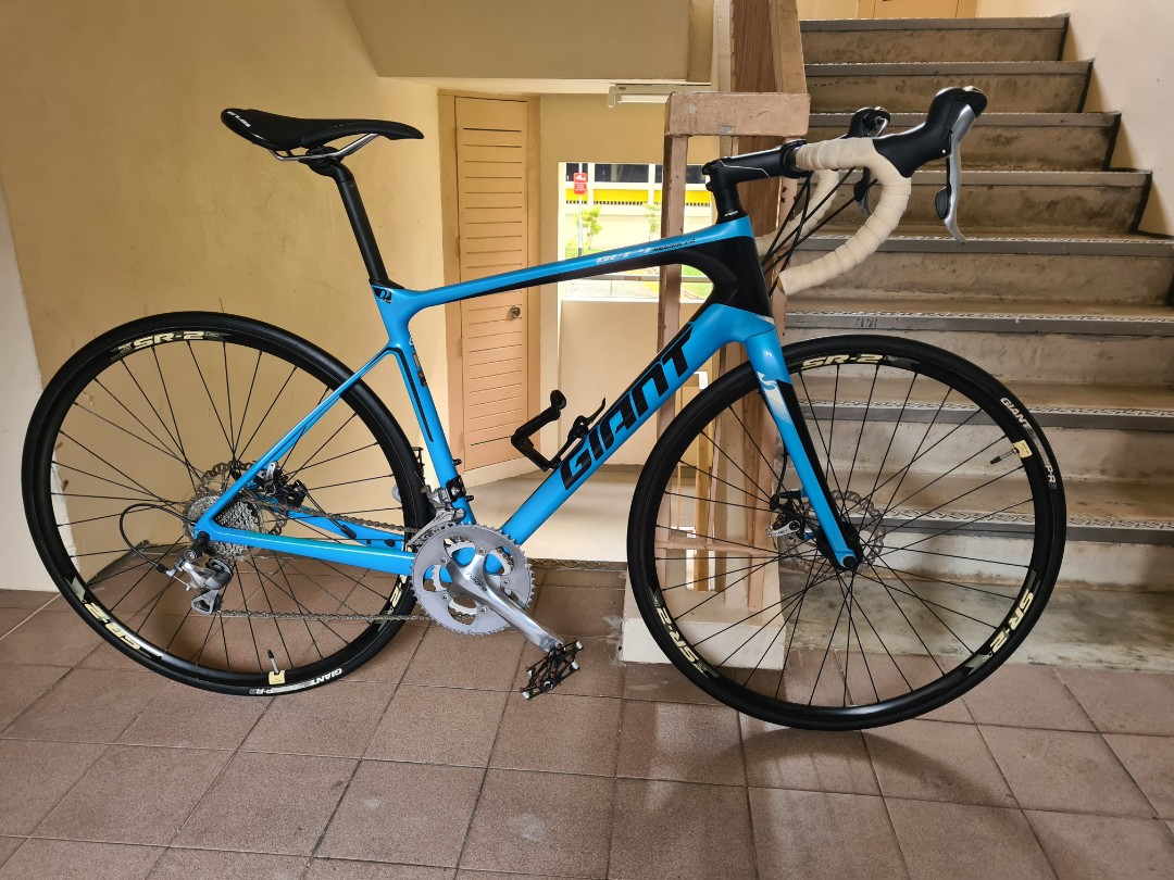 Giant defy advanced 3 road bike hotsell