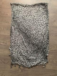 Leopard print grey scarf