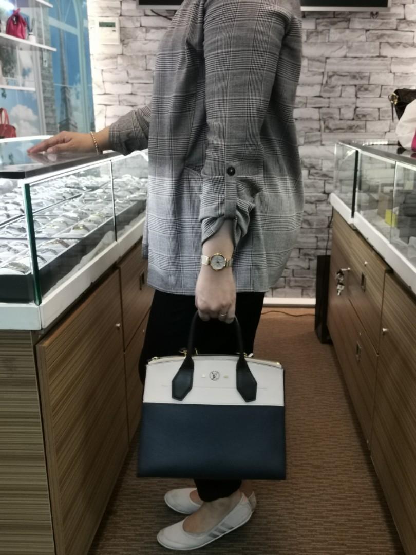 Louis Vuitton City Steamer Mm in Gray