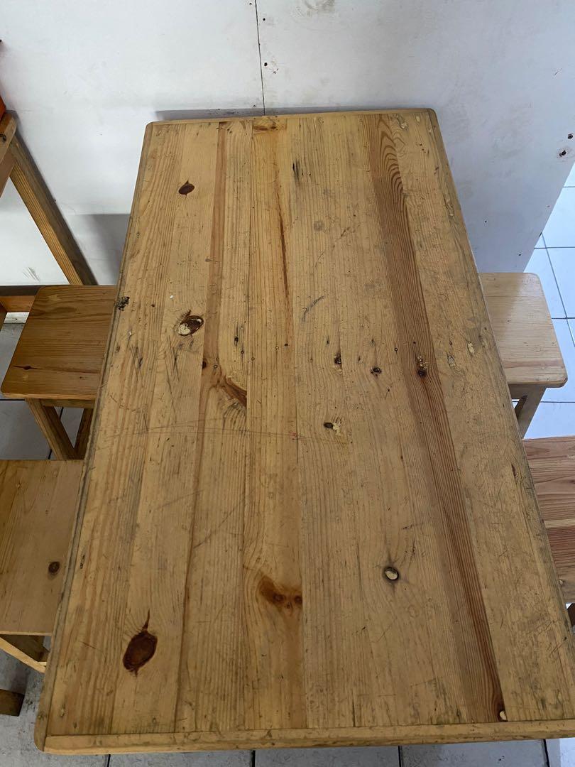 Meja motif kayu on Carousell