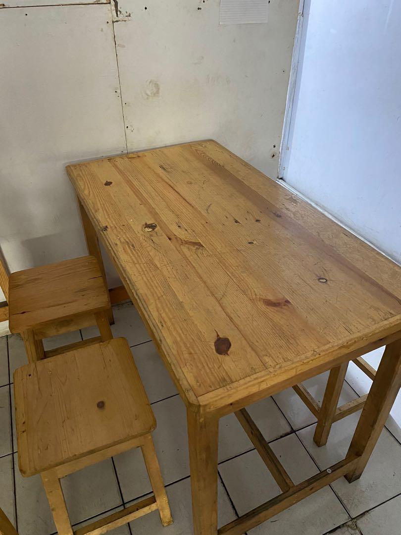 Meja motif kayu on Carousell
