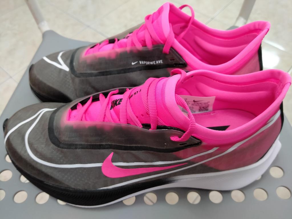 zoom fly carbon plate