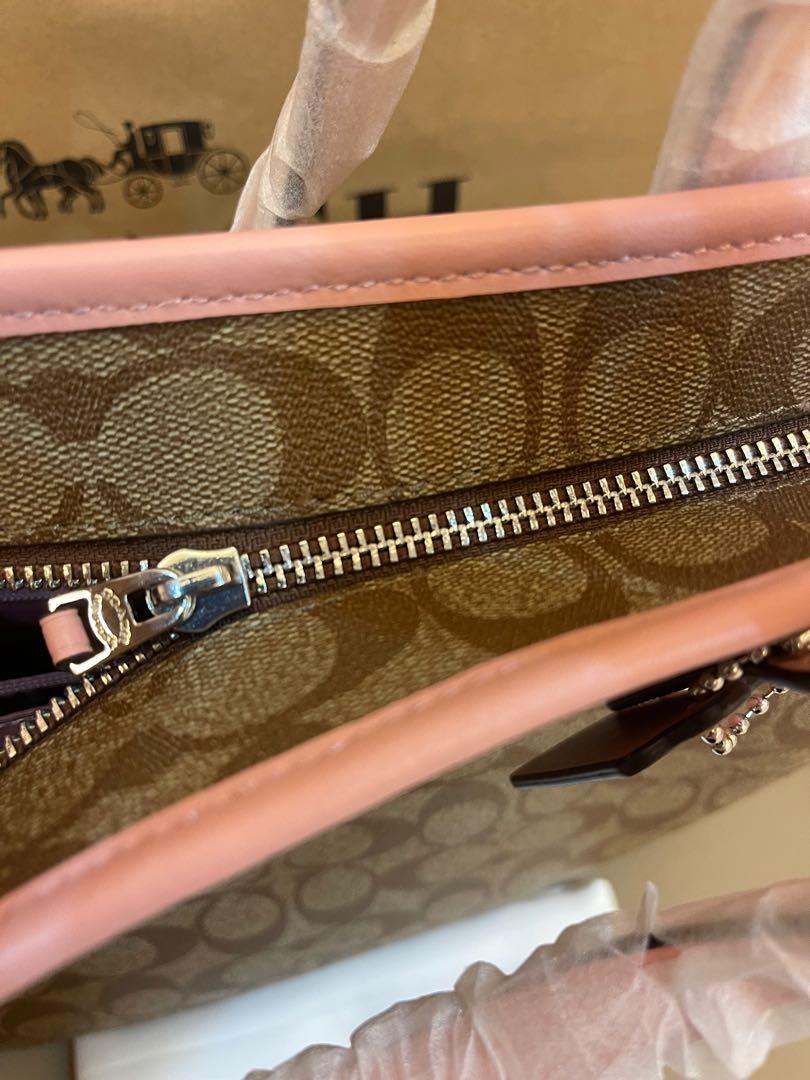 Ready Stock authentic coach 58292 in pink monogram totes handbag (Category: Purses & Pouches) located in Kuala Lumpur. Submitted by kimberryshop (Listing ID 1051808813, Image 2). Description: Authentic Coach , Ready stock Pictures taken by Kimberryshop 43*26*19cm The item is 100% authentic obtained from US coach outlet 🗽 Please follow my listing 😘, new items will be added everyday 🎊 And also pm me for Ready Stock😚I always have some on hand bu