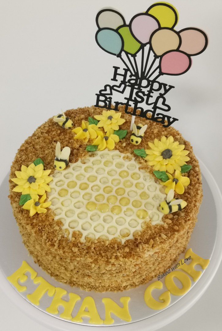 8 Layer Vegan Honey Cake with Sour Cream Frosting : r/vegan
