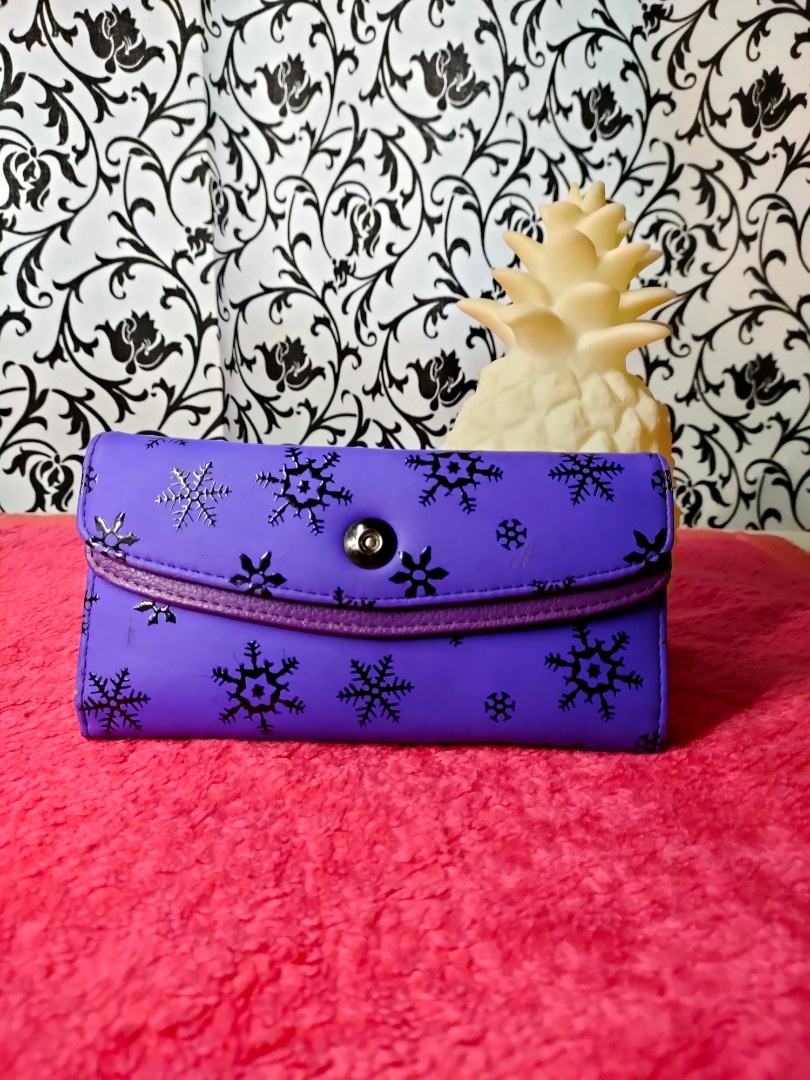 violet wallet