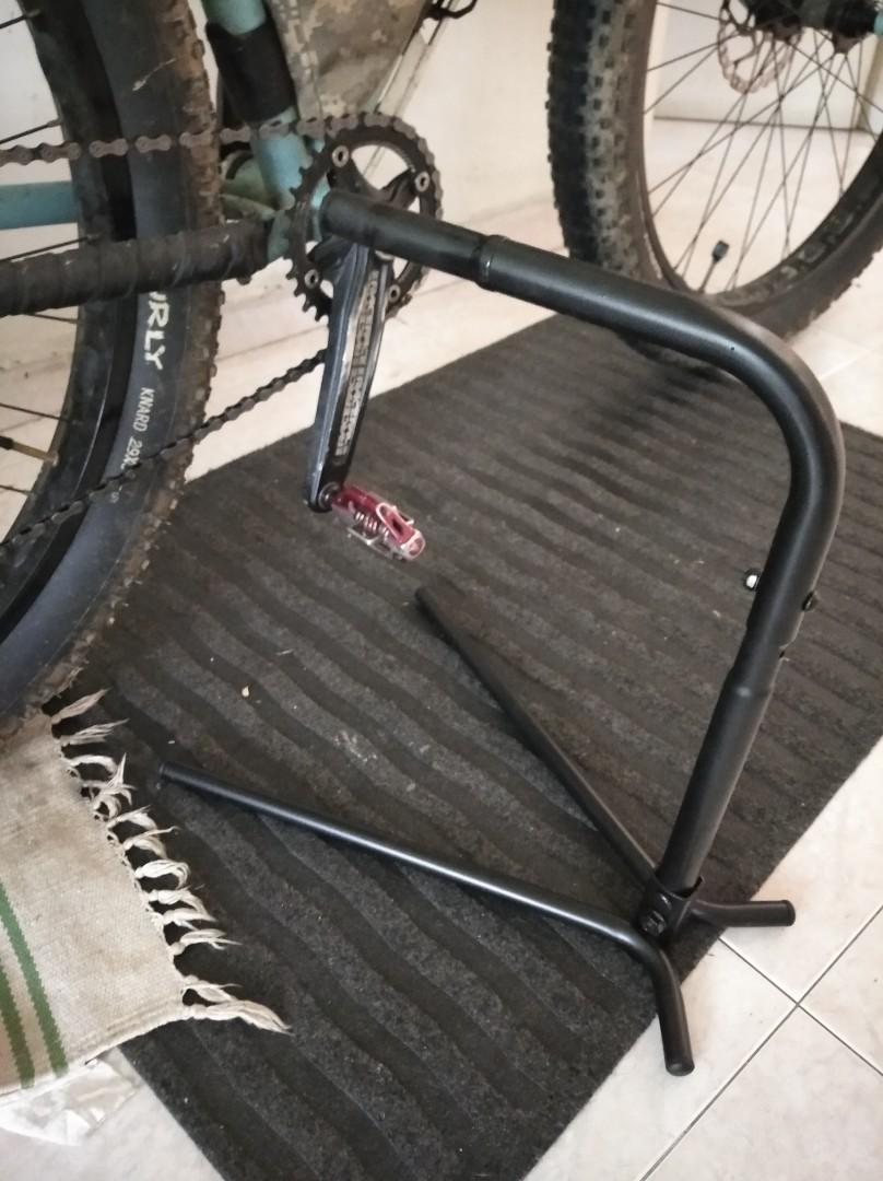 Hollow crank hot sale bike stand