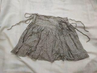 H&M boho ruffle skirt loose pleated side tie ribbon floral leaf pattern