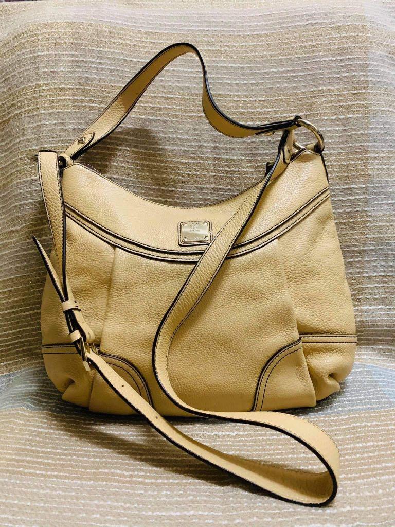 Original MCM 2-way sling bag (Category: Luxury Bags & Wallets) located in Manila. Submitted by edifier888 (Listing ID 1052008111, Image 1). Description: Guaranteed original and In very good condition.