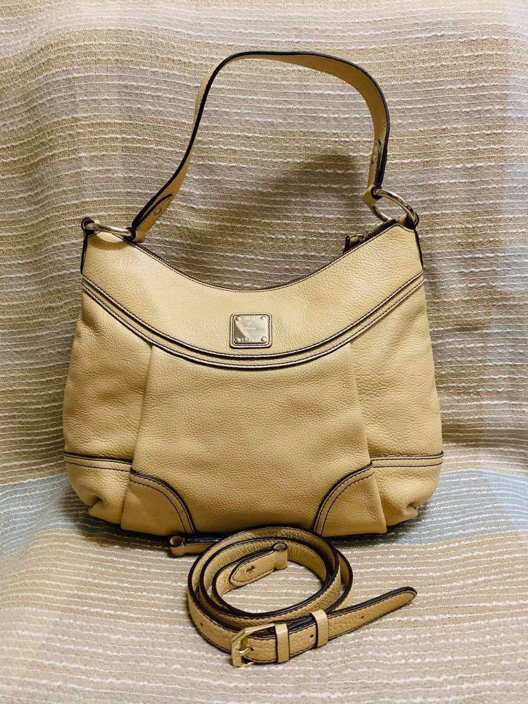Original MCM 2-way sling bag (Category: Luxury Bags & Wallets) located in Manila. Submitted by edifier888 (Listing ID 1052008111, Image 2). Description: Guaranteed original and In very good condition.