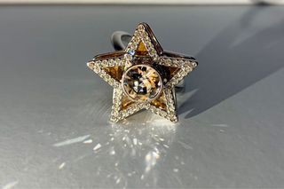 （分類：）位於 。 由 024451 提交（商品編號 1052004410，圖片 1）。簡介： 。