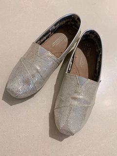 Toms silver iridescent deals glitter women's classics