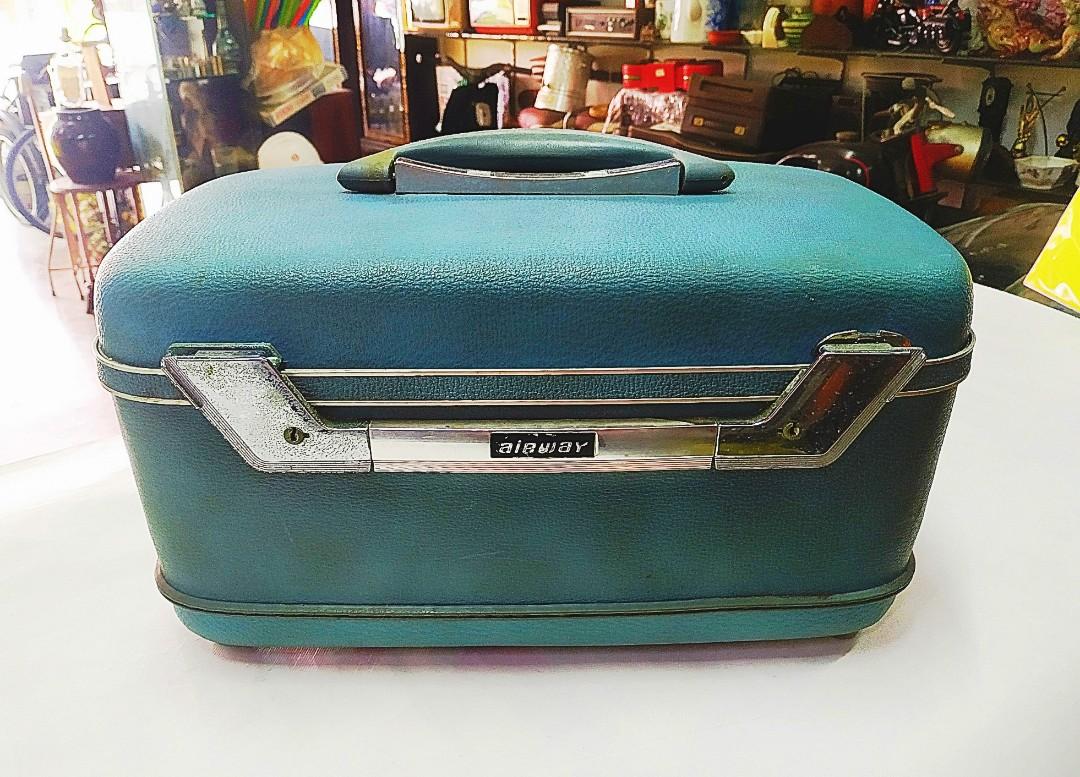 Vintage 1960s Airway Train Case Suitcase Light Blue Hard Shell Case, Hobbies & Toys