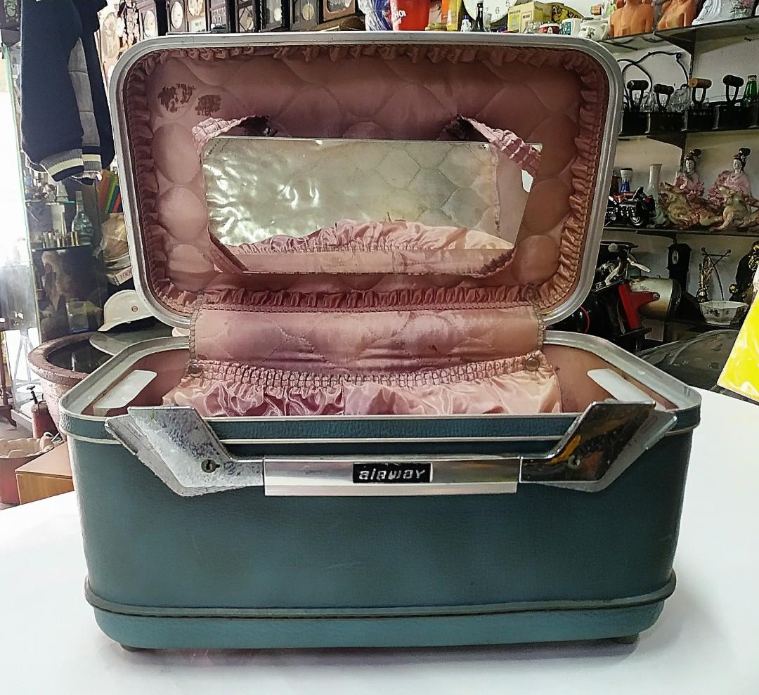 Vintage 1960s Airway Train Case Suitcase Light Blue Hard Shell Case, Hobbies & Toys