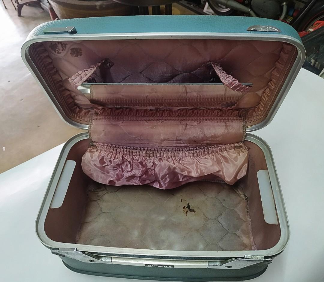 Vintage 1960s Airway Train Case Suitcase Light Blue Hard Shell Case, Hobbies & Toys