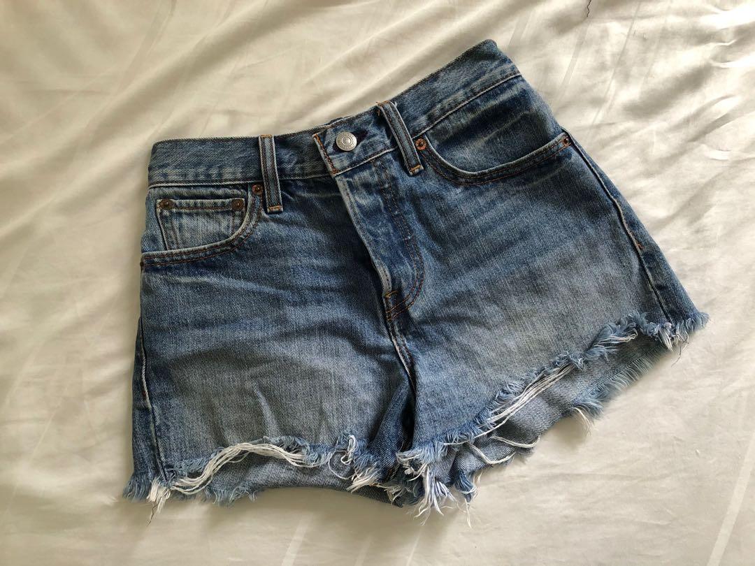 Levi's High Rise Wedgie Shorts, Women's Fashion, Bottoms, Jeans & Leggings  on Carousell