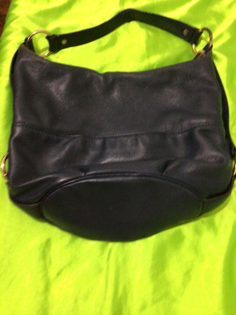 Michael Kors Hobo bag and Mk wallet Set (Category: Luxury Bags & Wallets) located in Paranaque City. Submitted by lcristobal (Listing ID 1052262098, Image 2). Description: Preloved Bundled with MK original wallet Genuine leather Bought in MK US Cracks on bag handle but still presentable Dark blue in color Gold hardware Sign of usage but still presentable Wallet only 1500 Bag 1800 If bundled P2800 .