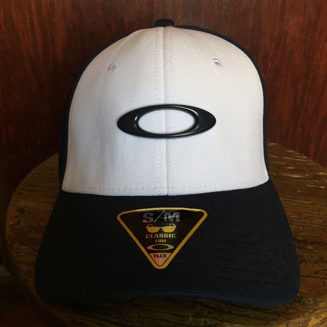 Oakley Tincan cap S/M, Men's Fashion 