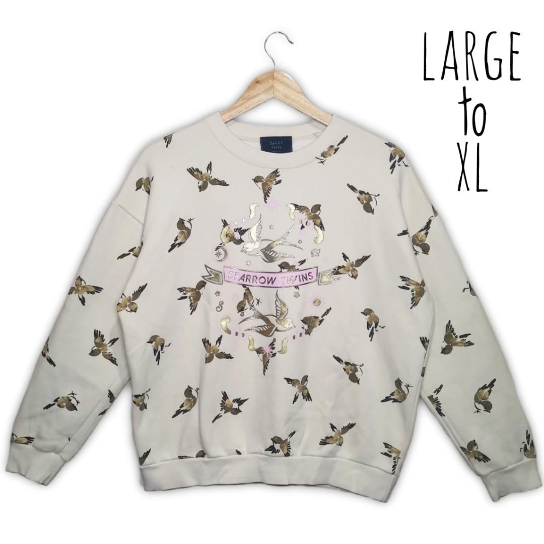 PRINTED PULLOVER (Category: Coats, Jackets and Outerwear) located in Taguig. Submitted by shelbyville (Listing ID 1052233202, Image 1). Description: 🌸 Excellent used condition 🌸 Can fit Large to XL 🌸 Armpit to armpit 23.5" 🌸 Length 23" 🌸 No issue 🌸 RFS: Declutter 🌸 Negotiable.