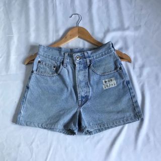 (Category: ) located in . Submitted by hazelos.collection (Listing ID 1052293013, Image 1). Description: .