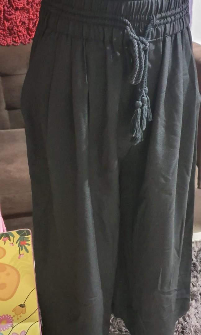 Zara wide leg pants (Category: Other Bottoms) located in Noveleta. Submitted by heyitsroxy (Listing ID 1052250436, Image 3). Description: zara wide leg drawstring pants size xs garterized used once only rfs: bawas kalat.