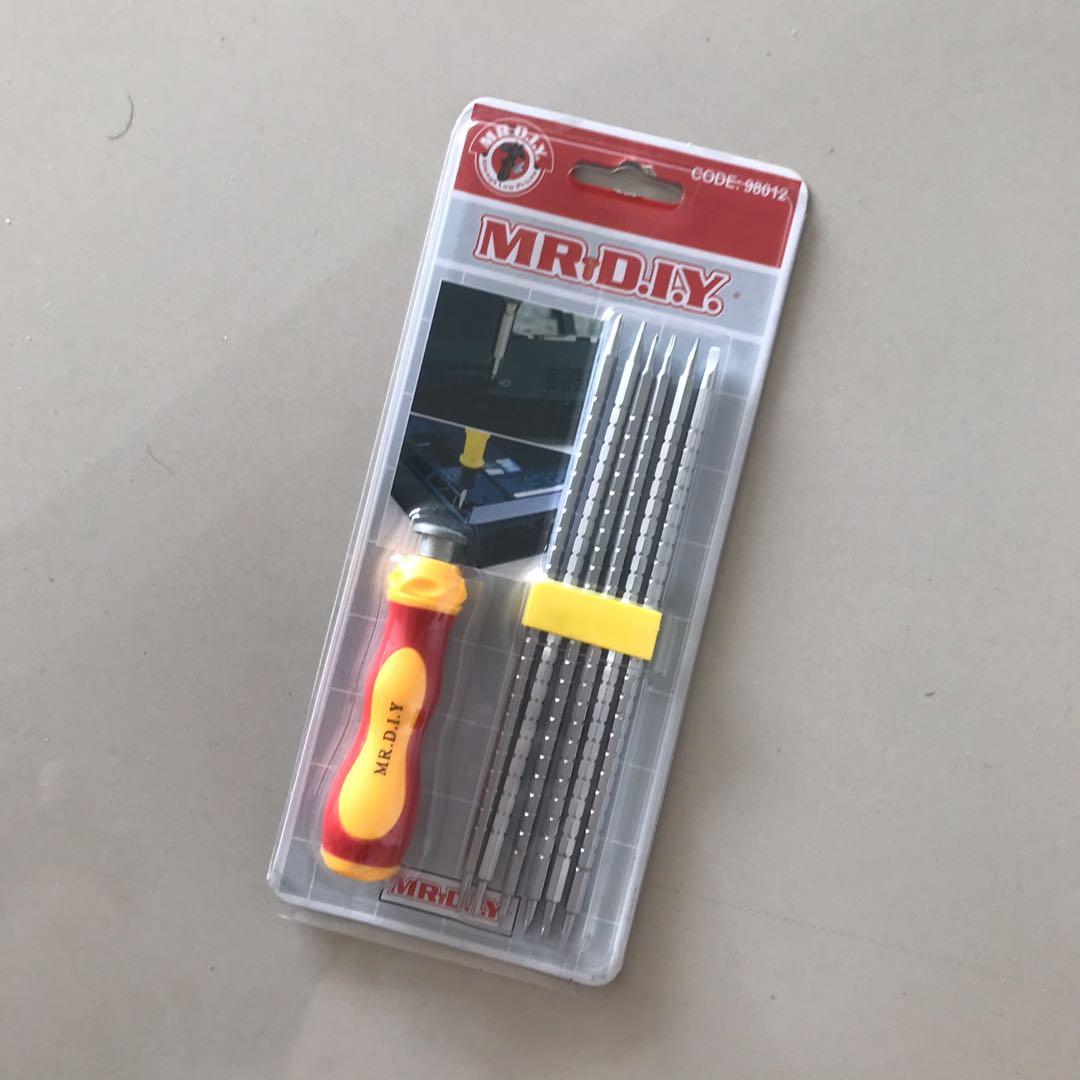 Computer Screwdriver Set (Category: Craft Supplies & Tools) located in Kuala Lumpur. Submitted by artieloh (Listing ID 1052413745, Image 1). Description: Brand New MR DIY Computer and electronics screwdriver set. - 12 different interchangeable heads .