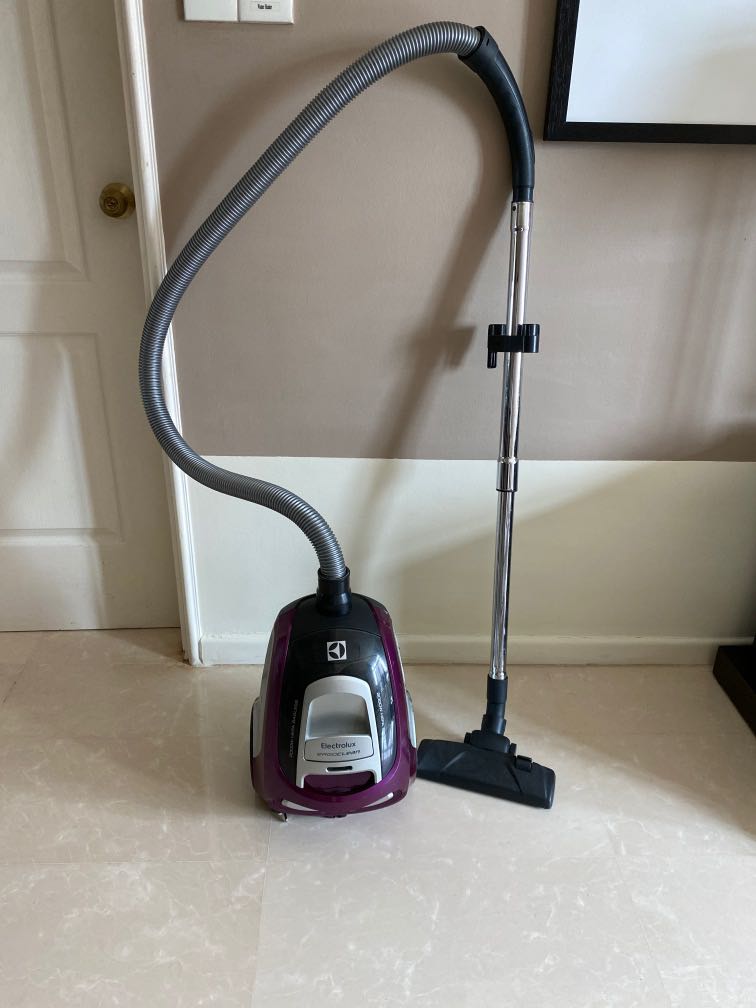 Electrolux Bagless Vacuum Cleaner, TV & Home Appliances, Vacuum Cleaner & Housekeeping on Carousell