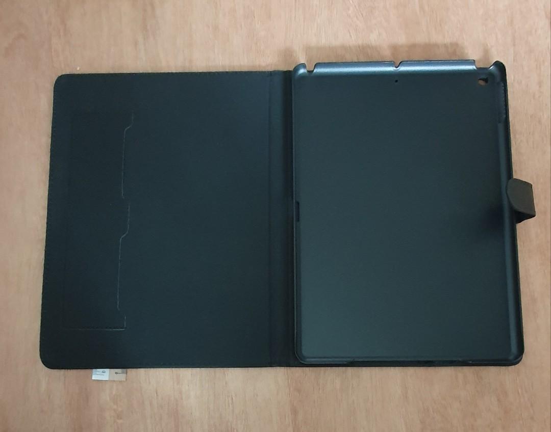 Ipad casing (Category: Cases & Sleeves) located in Singapore. Submitted by Frank71 (Listing ID 1052379084, Image 3). Description: Ipad leather casing Black color Never use before suitable for 10.2".