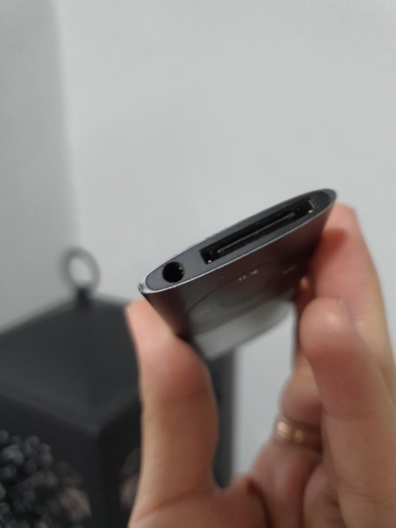 iPod (Category: Portable Audio Accessories) located in Singapore. Submitted by kimberlollipop (Listing ID 1052554093, Image 3). Description: what u see is what u get, dk if working.