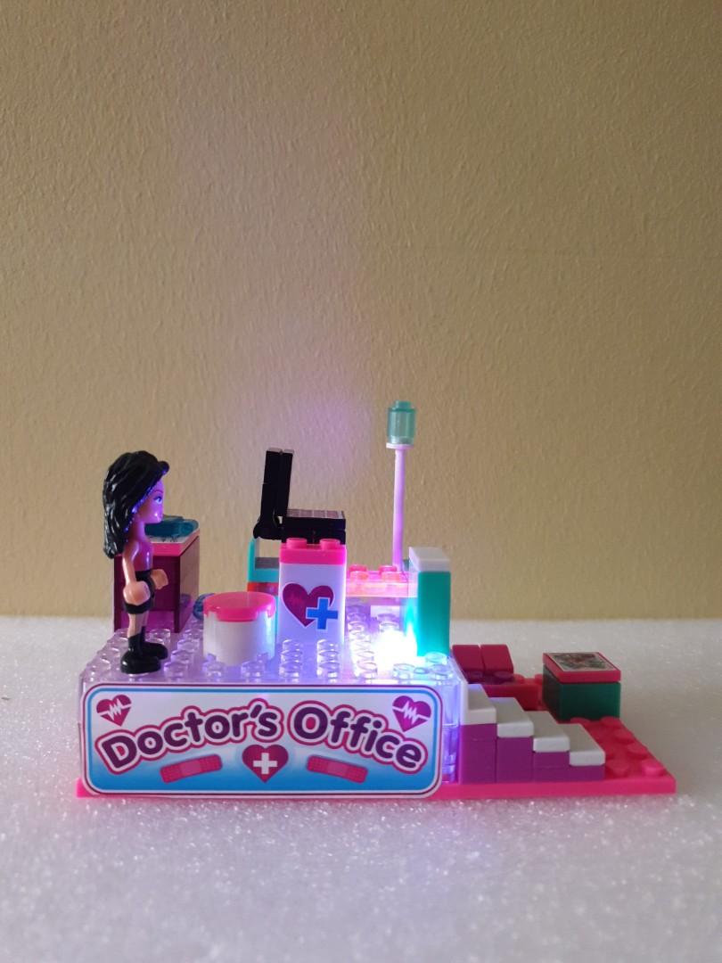 Lego friends online doctor's office