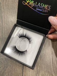 Lilly lashes it’s lit
