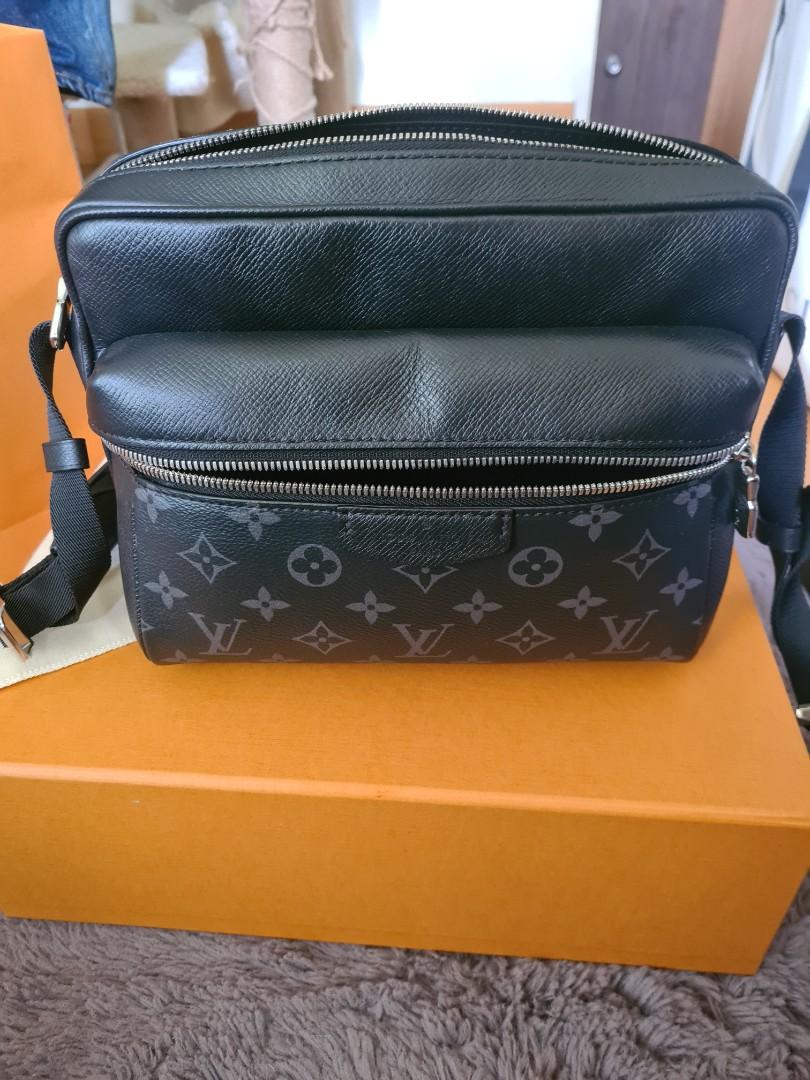 Lv Louis Vuitton outdoor messenger bag men m30233