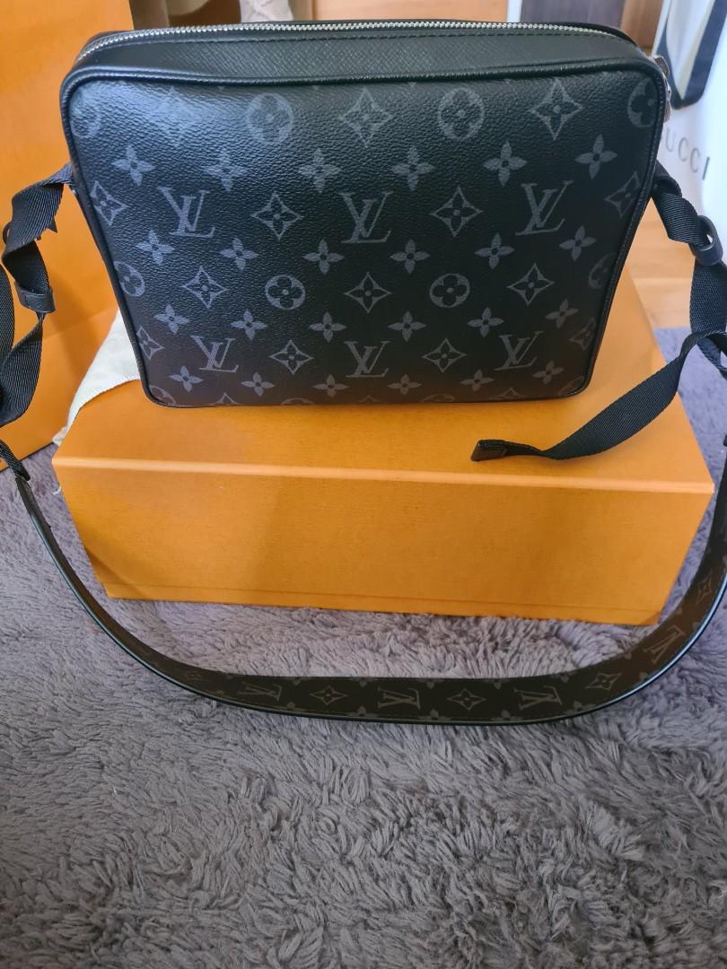 Louis Vuitton Messenger Shoulder bag 395332