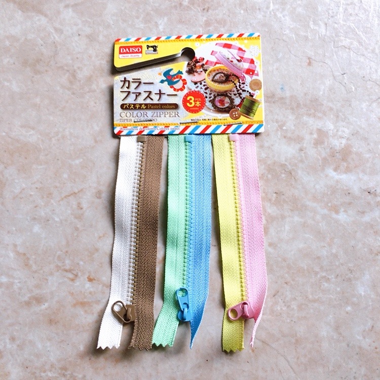 Daiso zipper store