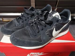 nike internationalist singapore